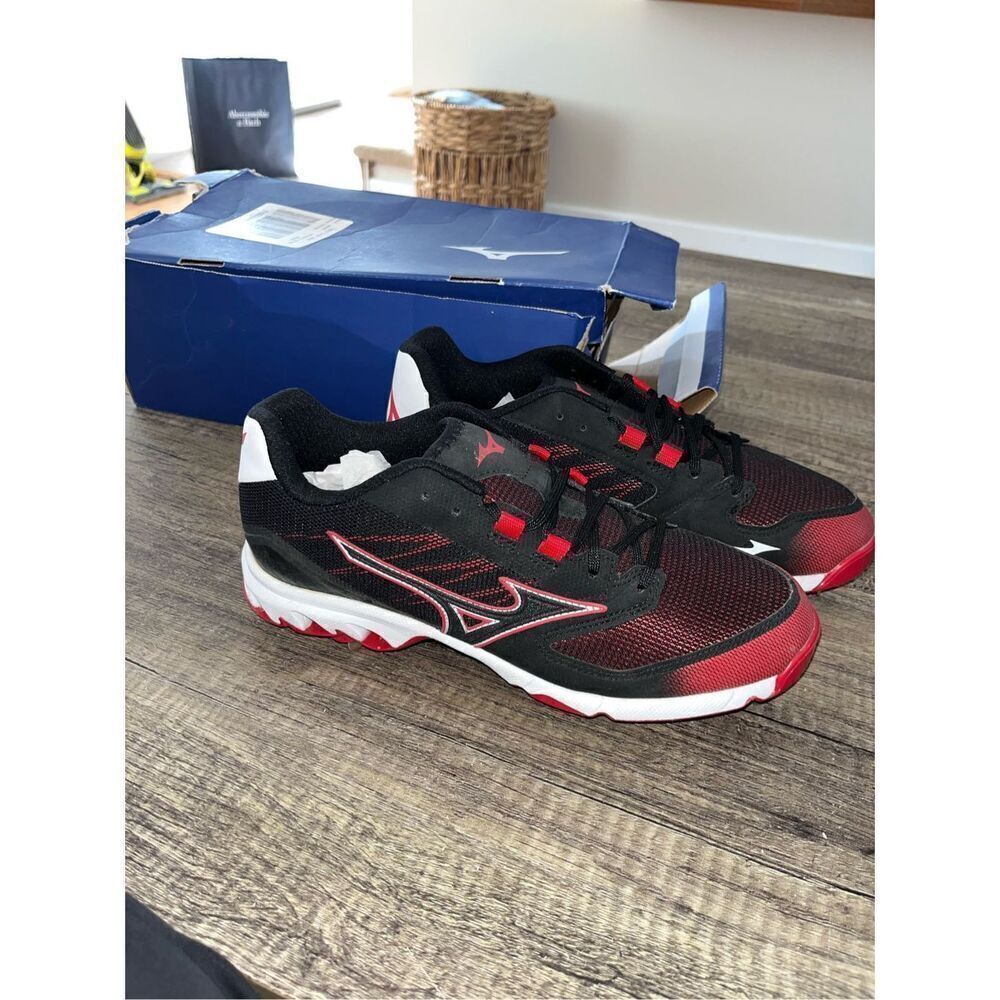 Mizuno Men's Black and Red Athletic Shoes